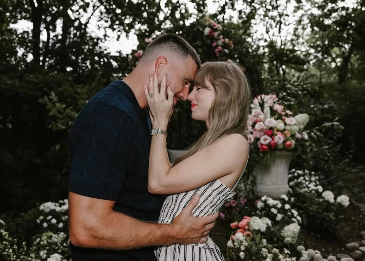 Les fans récoltent les déchets du mariage de Taylor Swift et Travis Kelce