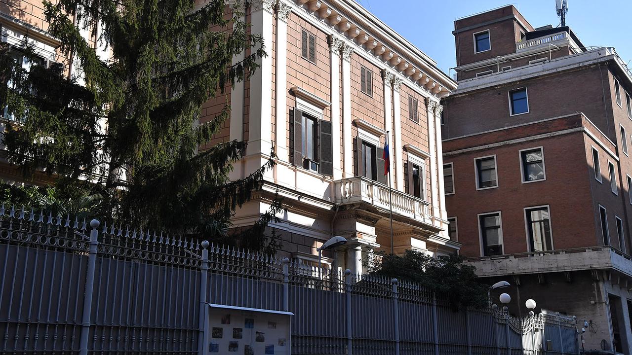 L'Italie a expulsé deux membres de l'ambassade russe pour espionnage | RTS