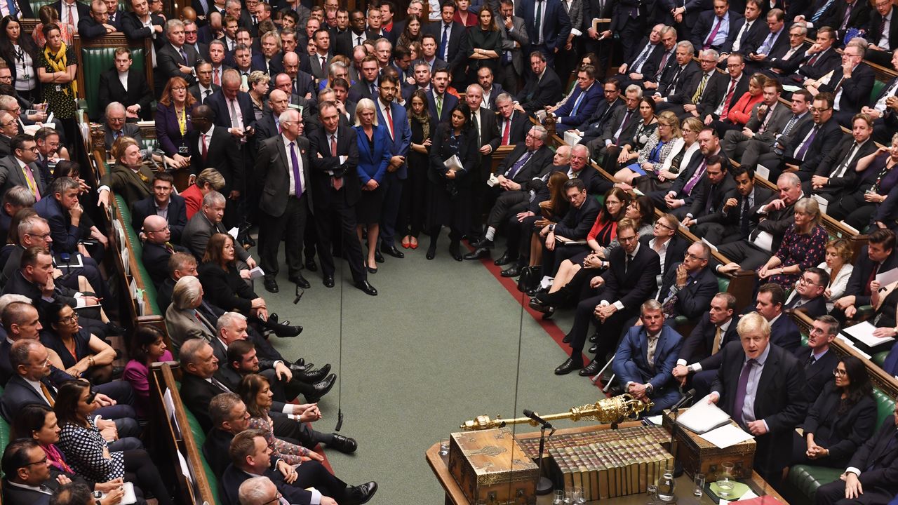 Les députés britanniques doivent-ils assister à une prière pour pouvoir s'asseoir dans la Chambre des Communes ? | TF1 Info