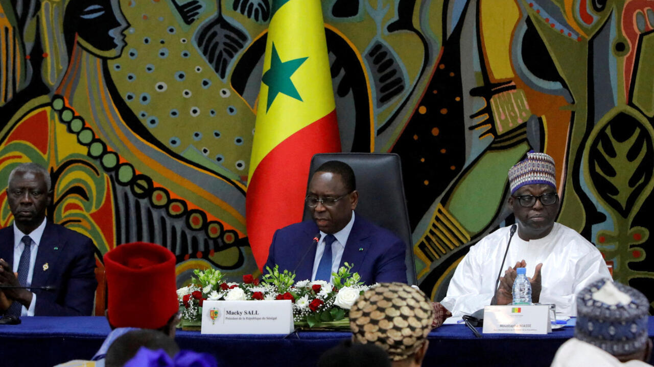 Au Sénégal, le Conseil constitutionnel invalide le report de la présidentielle - France 24