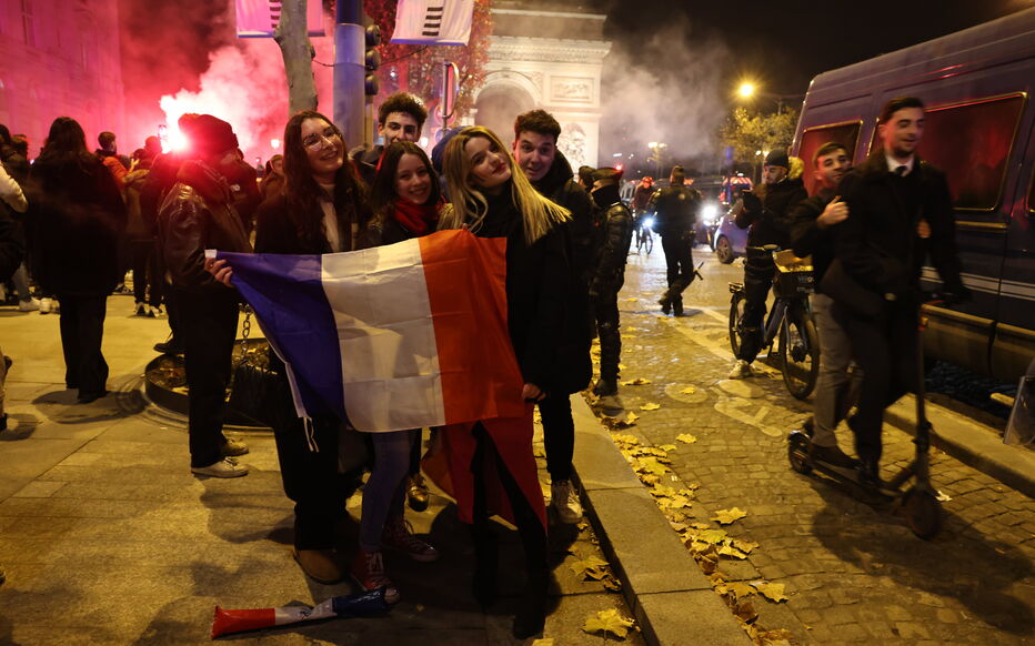 France-Maroc (2-0) : sur les Champs-Élysées, «c'est le meilleur endroit pour célébrer la victoire des Bleus» - Le Parisien