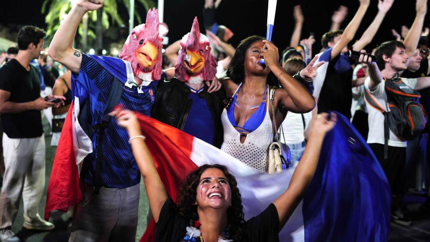 France : une adolescente de 17 ans meurt lors des célébrations après la victoire des Bleus contre le Maroc - Le Soir