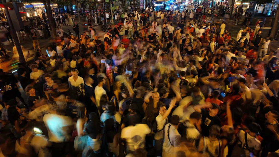 France-Maroc: une adolescente de 17 ans est morte dans le Nord lors des célébrations de la victoire des Bleus - Yahoo! Actualités