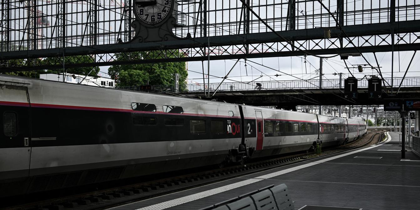 EN DIRECT, canicule : un quart des trains Intercités et quelques TGV annulés jusqu'à jeudi en raison des très fortes chaleurs ; vers une « aggravation » du niveau d'alerte en France