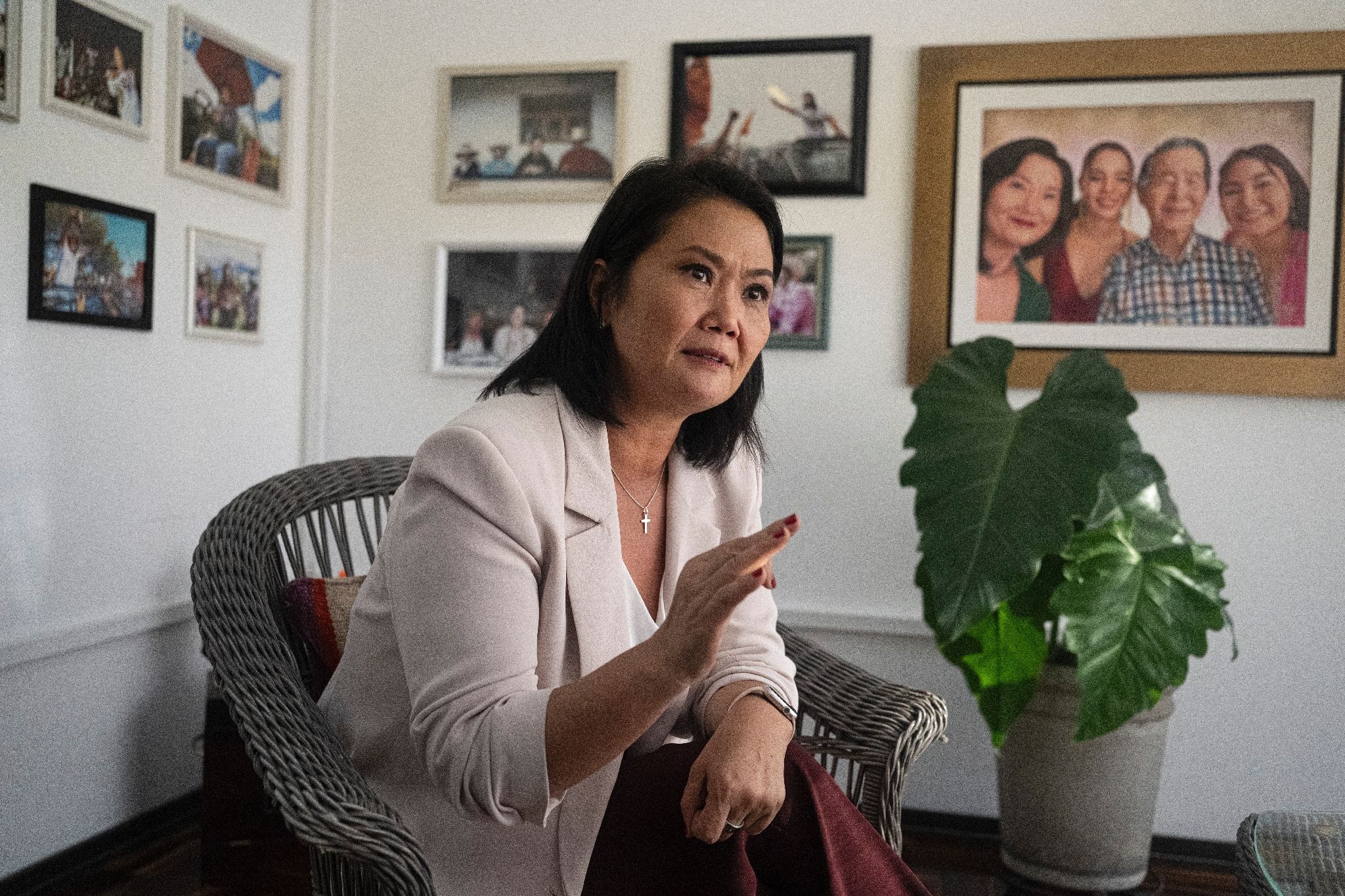 Présidentielle au Pérou: Keiko Fujimori promet expulsions de migrants et rapprochement avec Washington
