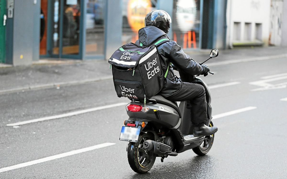 Uber Eats, Deliveroo… Le revenu des livreurs indépendants a chuté ces dernières années en France | Le Télégramme
