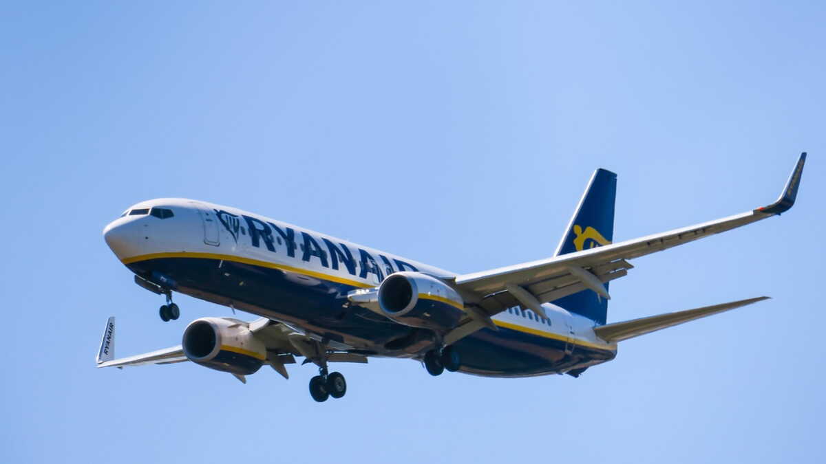 Ces passagers d'un vol Ryanair se souviendront longtemps de leurs vacances en Grèce, leur avion atterrit contre les barrières - Capital.fr