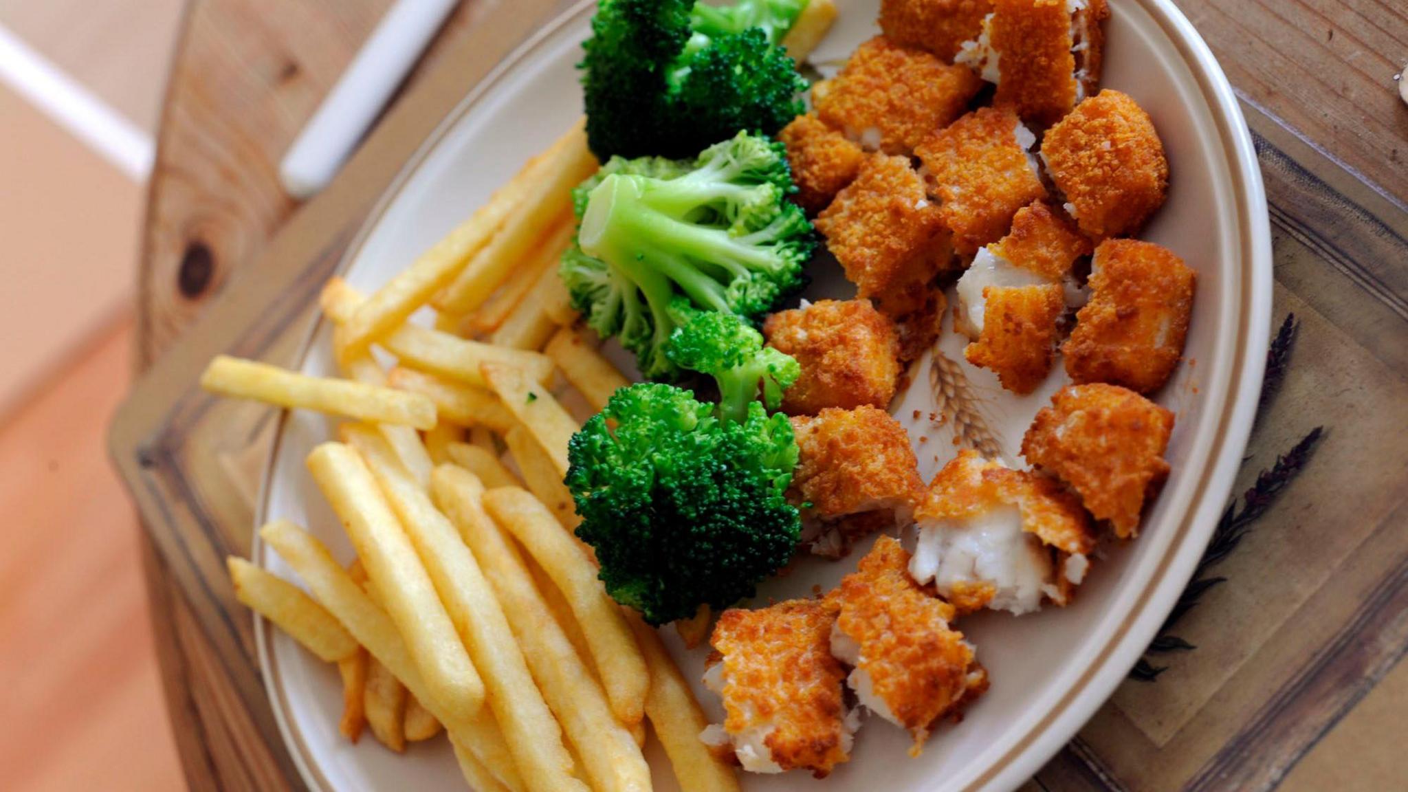 Children's meals to be cheaper under Isle of Man VAT cut - BBC News