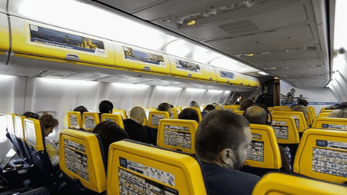 Un passager ivre tente d'ouvrir une issue de secours, un vol Ryanair dérouté en urgence vers cet aéroport
