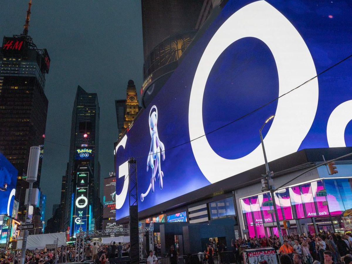 Pokémon GO : Un raid Mega Mewtwo Y de 1 500 joueurs en direct à Times Square ! - Creo Gaming