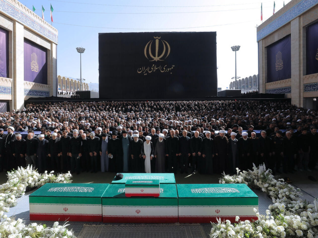 Funérailles d'Ali Khamenei : son successeur absent, de hauts responsables iraniens réunis à Téhéran