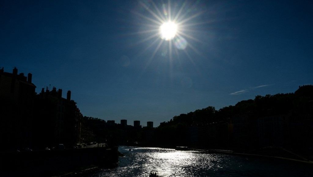 Canicule : 24 départements placés en vigilance rouge samedi, 59 en orange - ICI