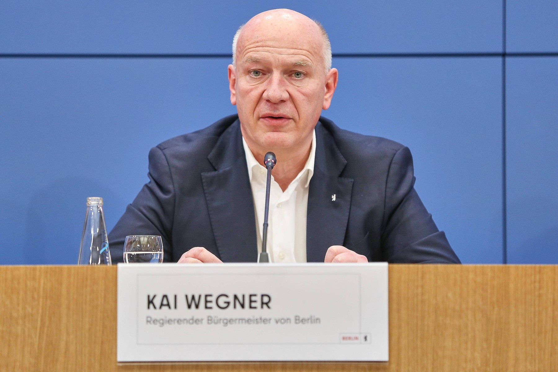 Le maire de Berlin est appelé à démissionner après avoir joué au tennis pendant une coupure de courant majeure.