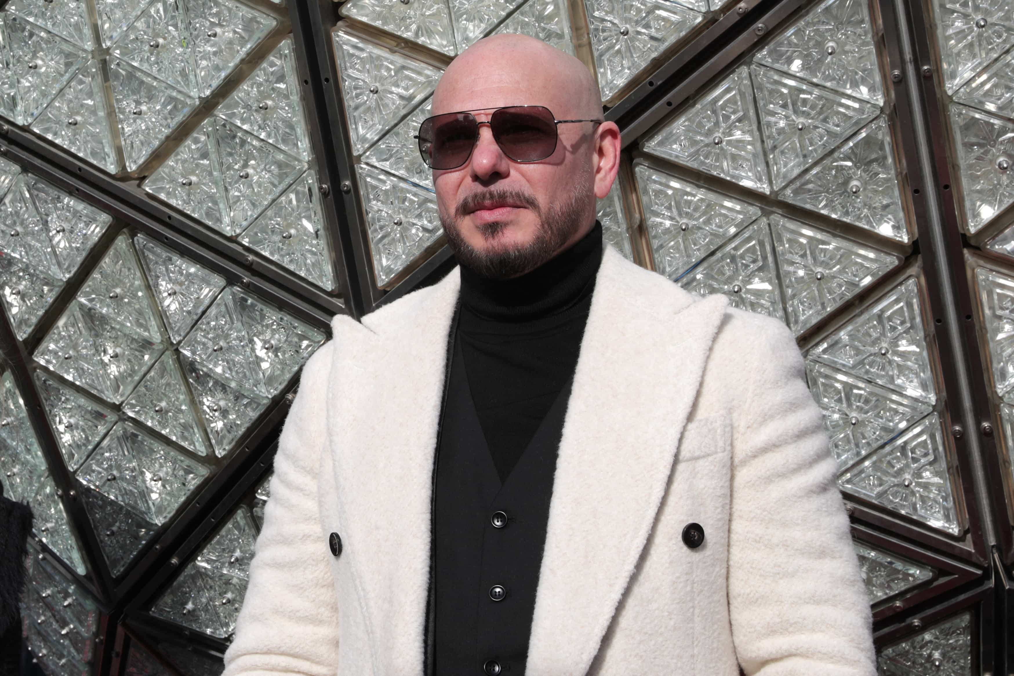 Venez nombreux, et surtout, venez chauves!»: Pitbull veut battre un record du monde Guinness lors d'un festival | JDM | QUB info