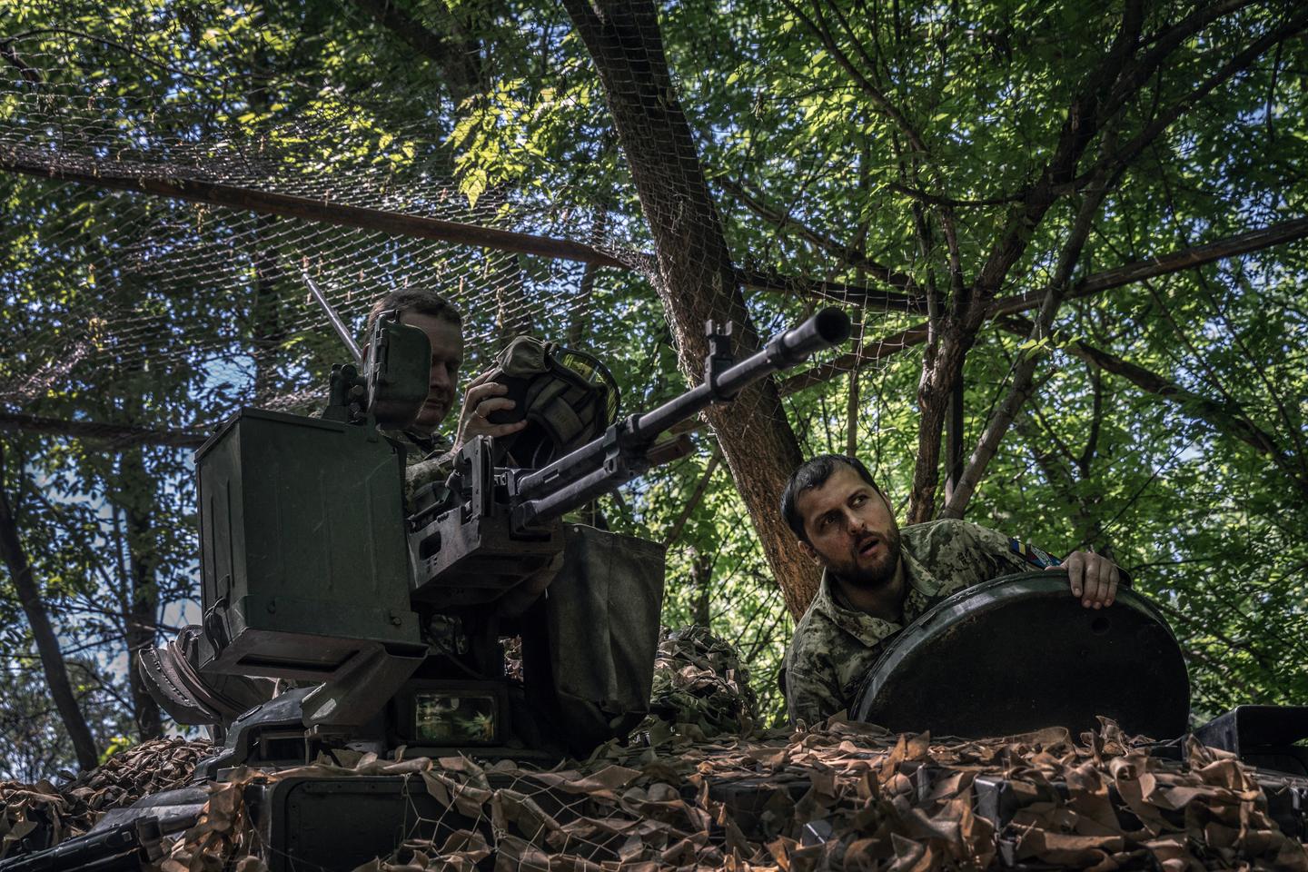 La guerre quotidienne et éprouvante pour les soldats ukrainiens dans le  Donbass : « Il y a des endroits où il y a des assauts russes tous les jours  »