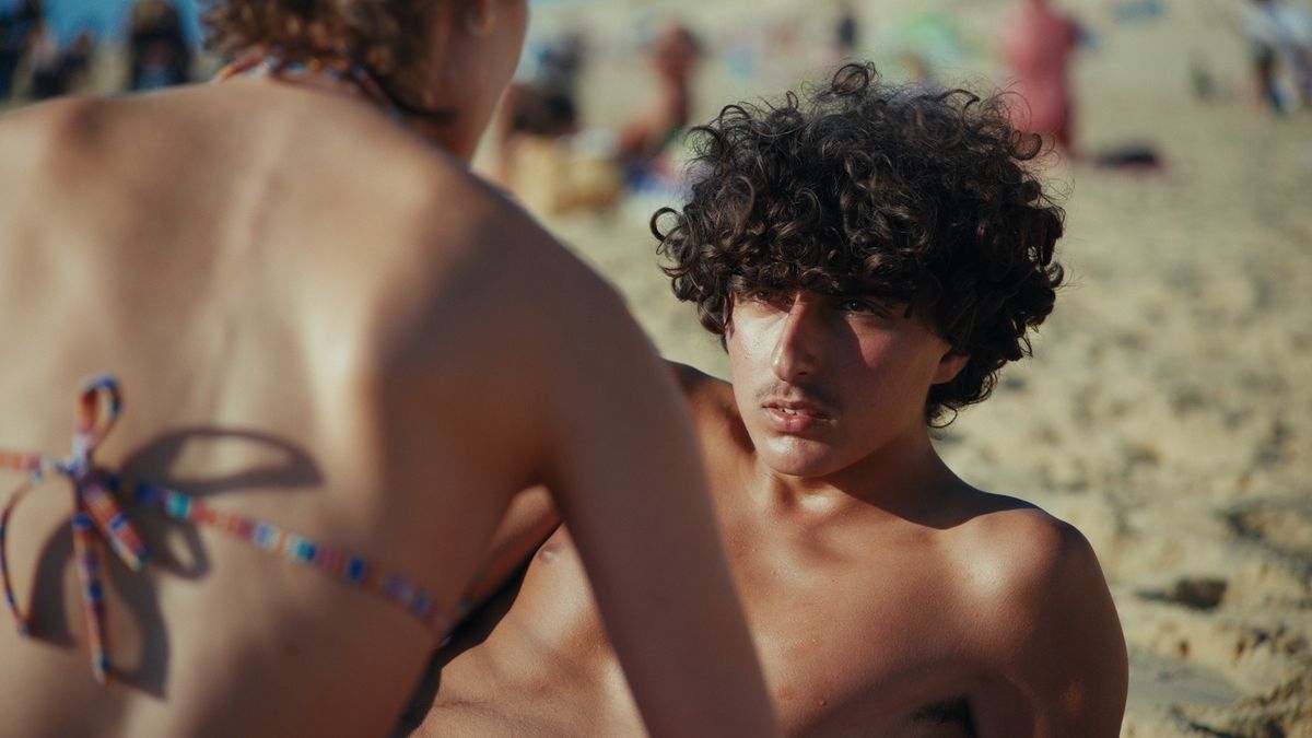 La Chaleur" : après "L'Inconnu de la Grande Arche", Stéphane Demoustier scrute l'adolescence en surchauffe dans l'atmosphère étouffante d'un été caniculaire – franceinfo