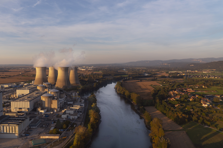 Canicule : jusqu'où les centrales nucléaires peuvent-elles réchauffer le Rhône ?