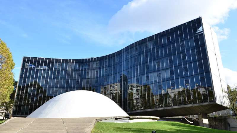 Le siège du Parti communiste français - L'Espace Niemeyer