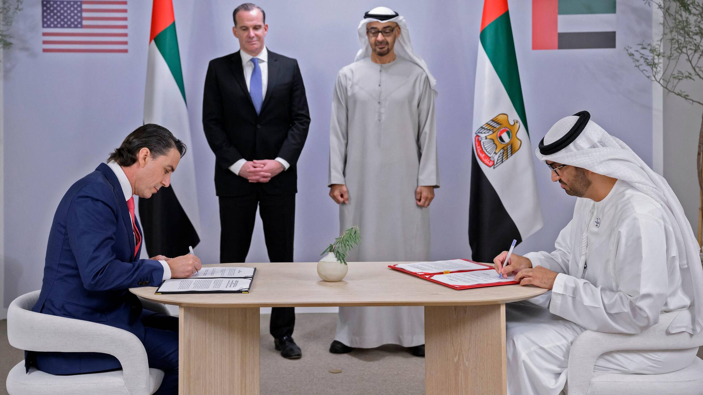 Les Etats-Unis et les Emirats arabes unis concluent un accord faramineux sur la transition énergétique - Le Temps