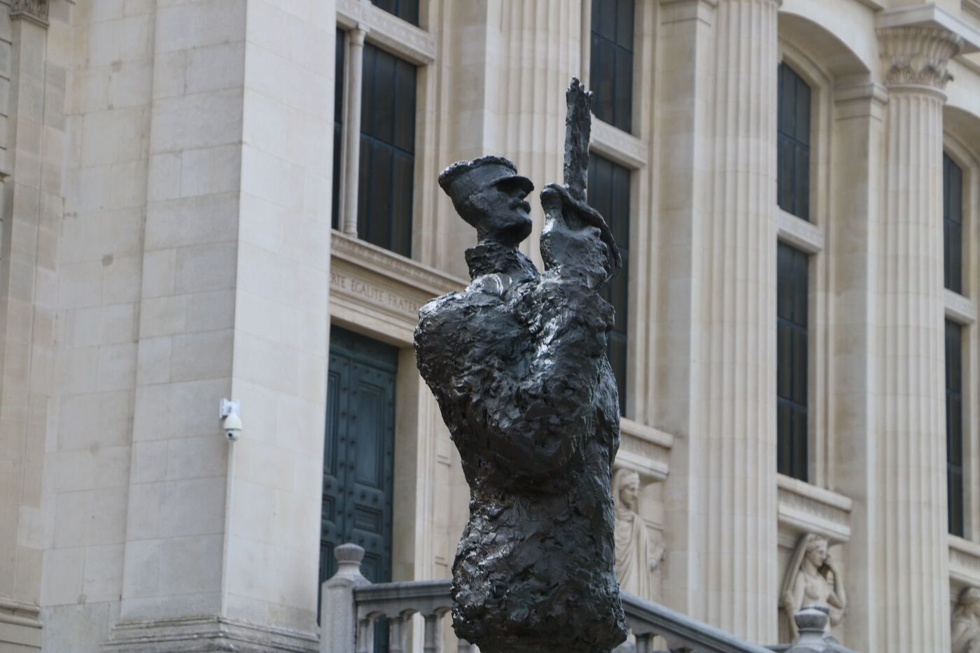 Paris : un hommage à Alfred Dreyfus organisé dimanche sur l'île de la Cité, en présence d'Emmanuel Macron - Le Parisien