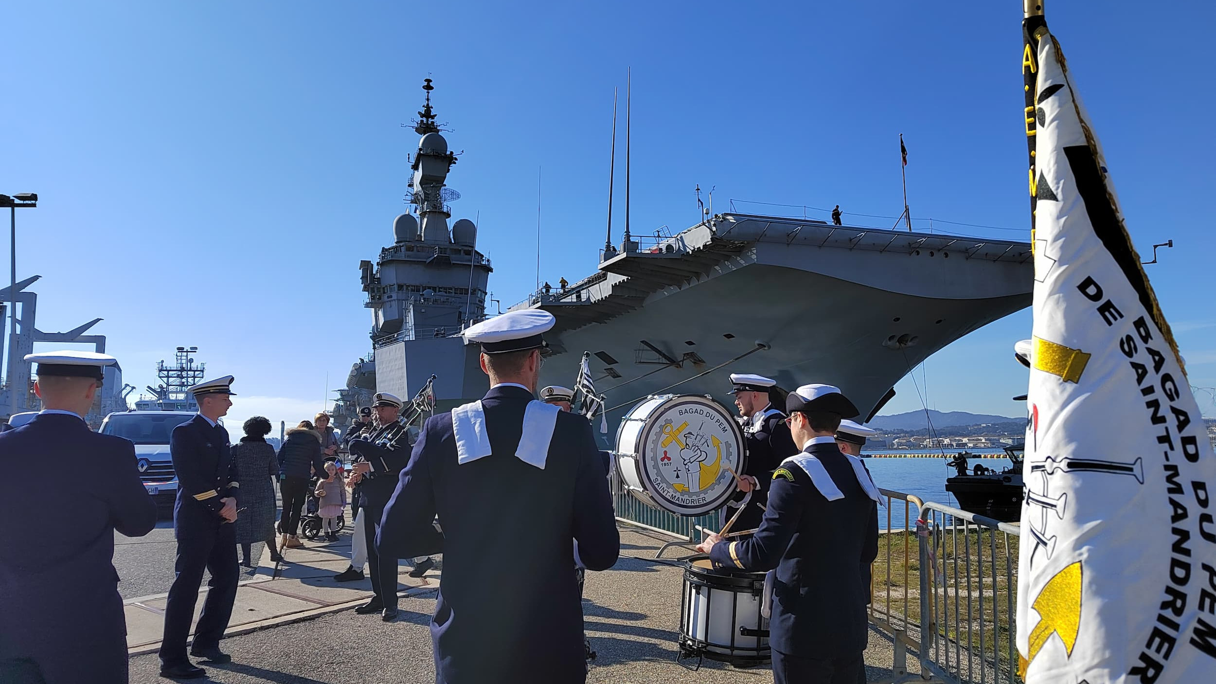Retour au port pour le Charles-de-Gaulle - Var-information