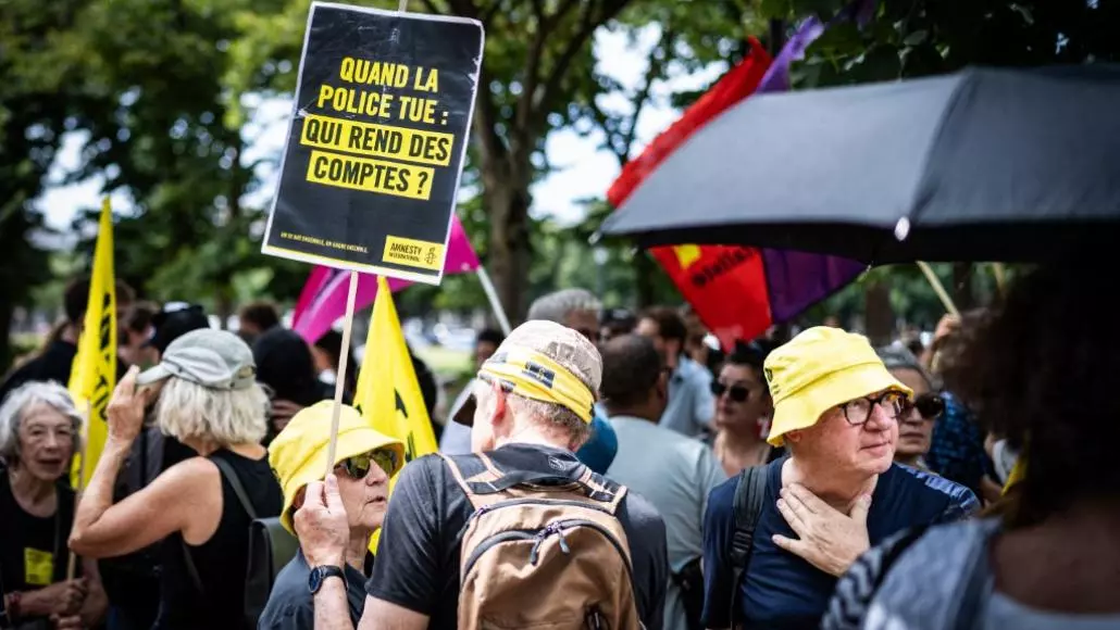 La pétition contre la présomption de légitime défense pour les forces de l'ordre dépasse les 500.000 signatures | LCP - Assemblée nationale