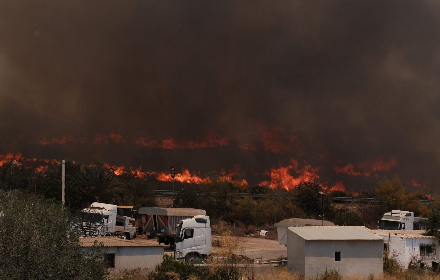 Espagne : Douze morts, nombreux disparus, victimes piégées… Ce que l'on sait du terrible incendie en Andalousie