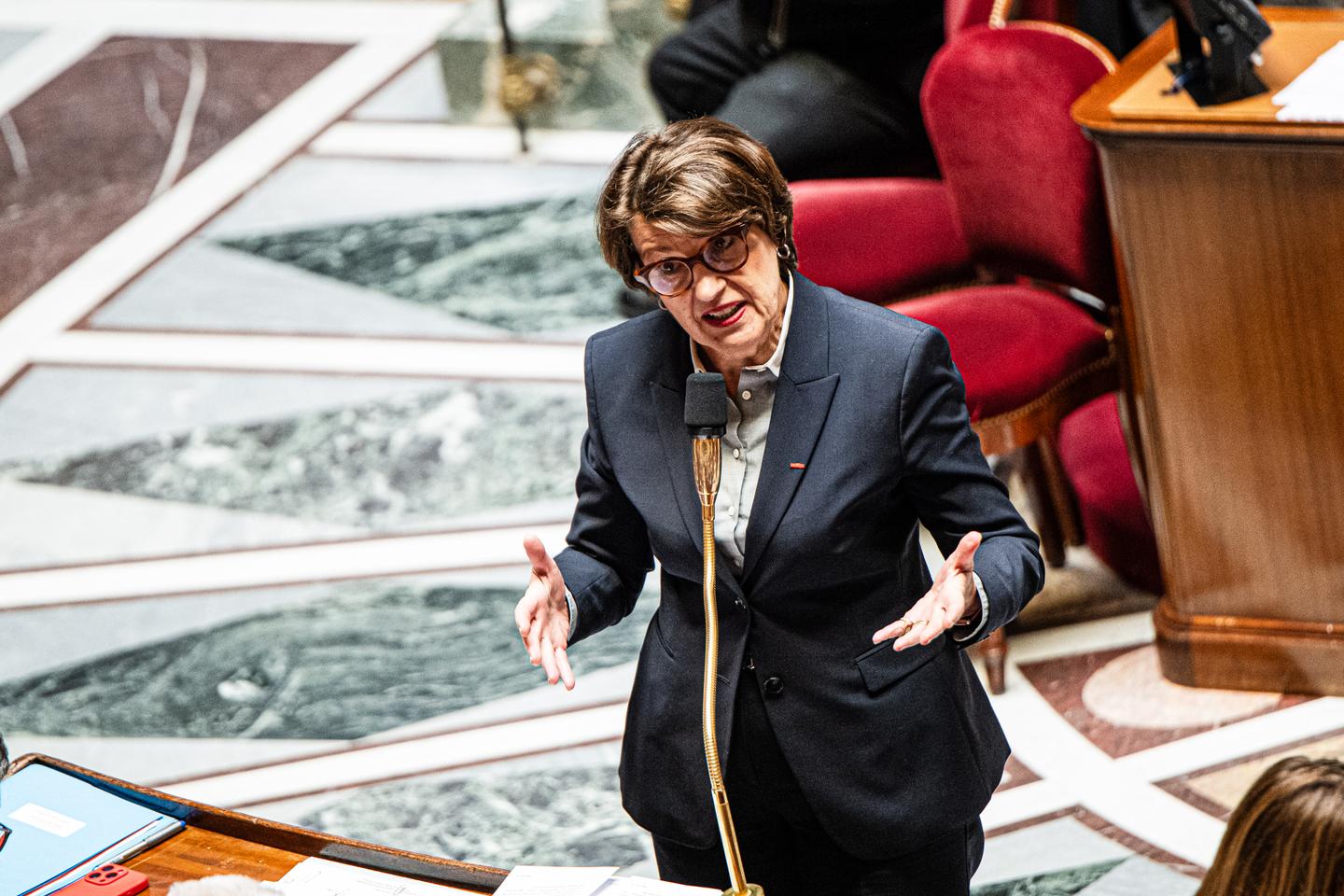 La loi d'urgence agricole « compromise » après la réintroduction de pesticides interdits lors d'une commission au Sénat