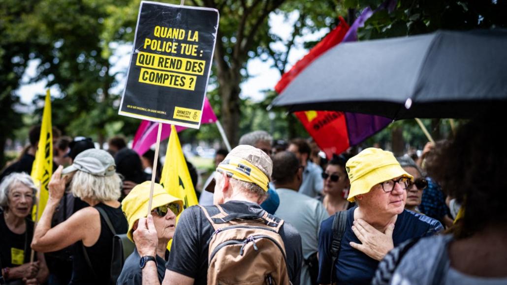 La pétition contre la présomption de légitime défense pour les forces de l'ordre dépasse les 500.000 signatures | LCP - Assemblée nationale