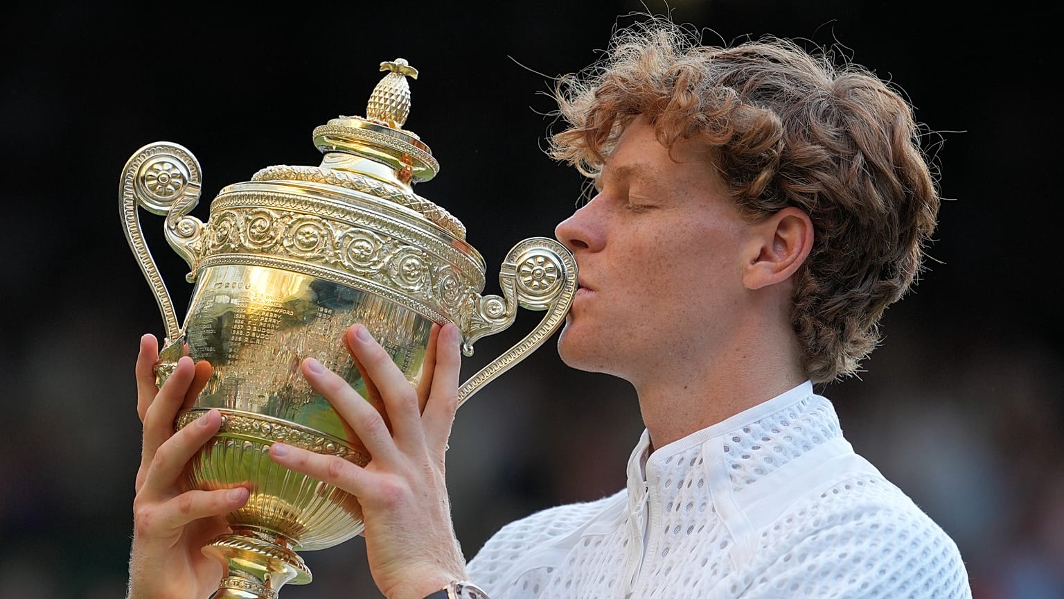 Wimbledon : Jannik Sinner conserve sa couronne et s'offre un 5e Grand Chelem | Euronews