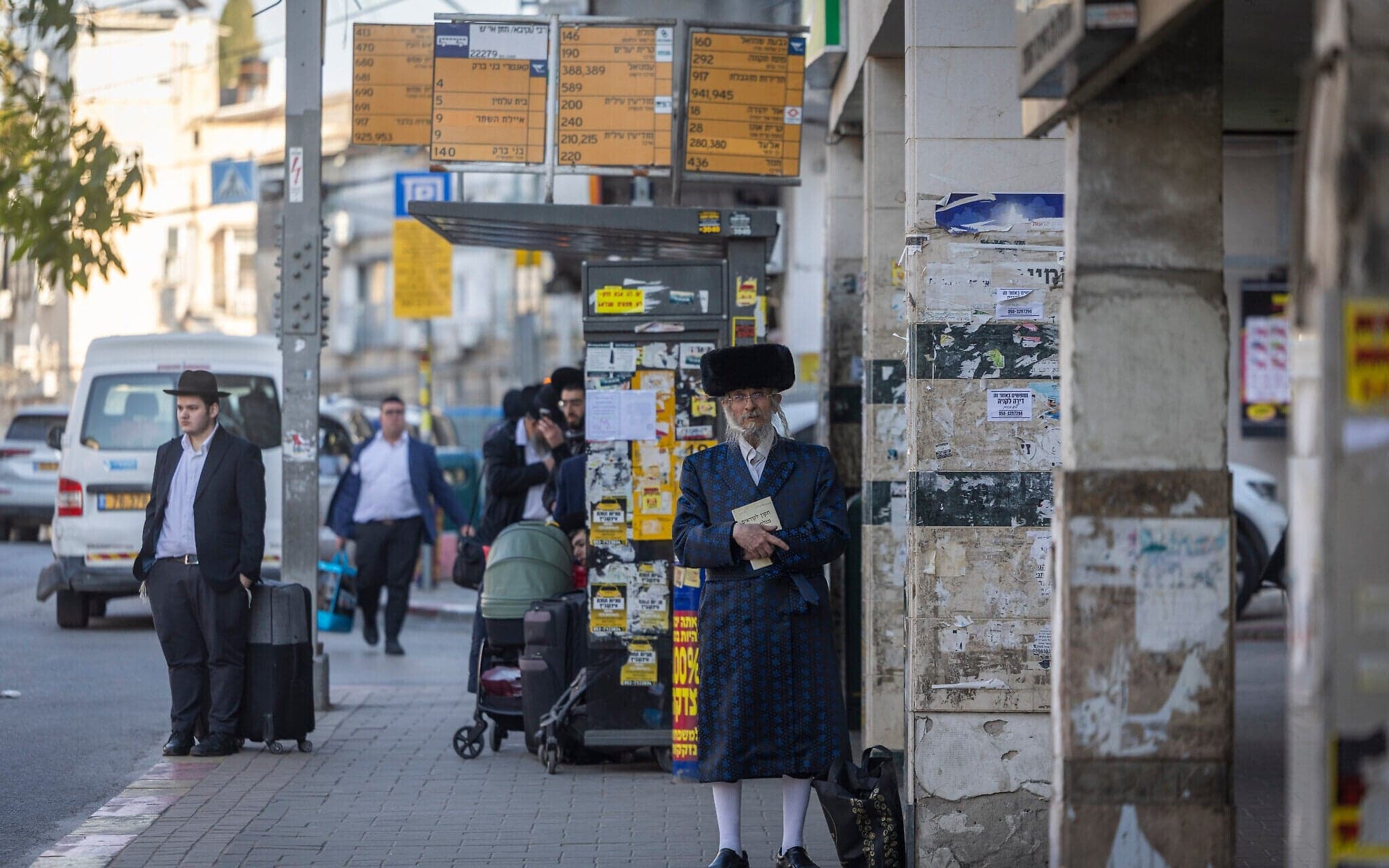 Bnei Brak s'apprête à instaurer la séparation des sexes dans 2 rues principales - média - The Times of Israël