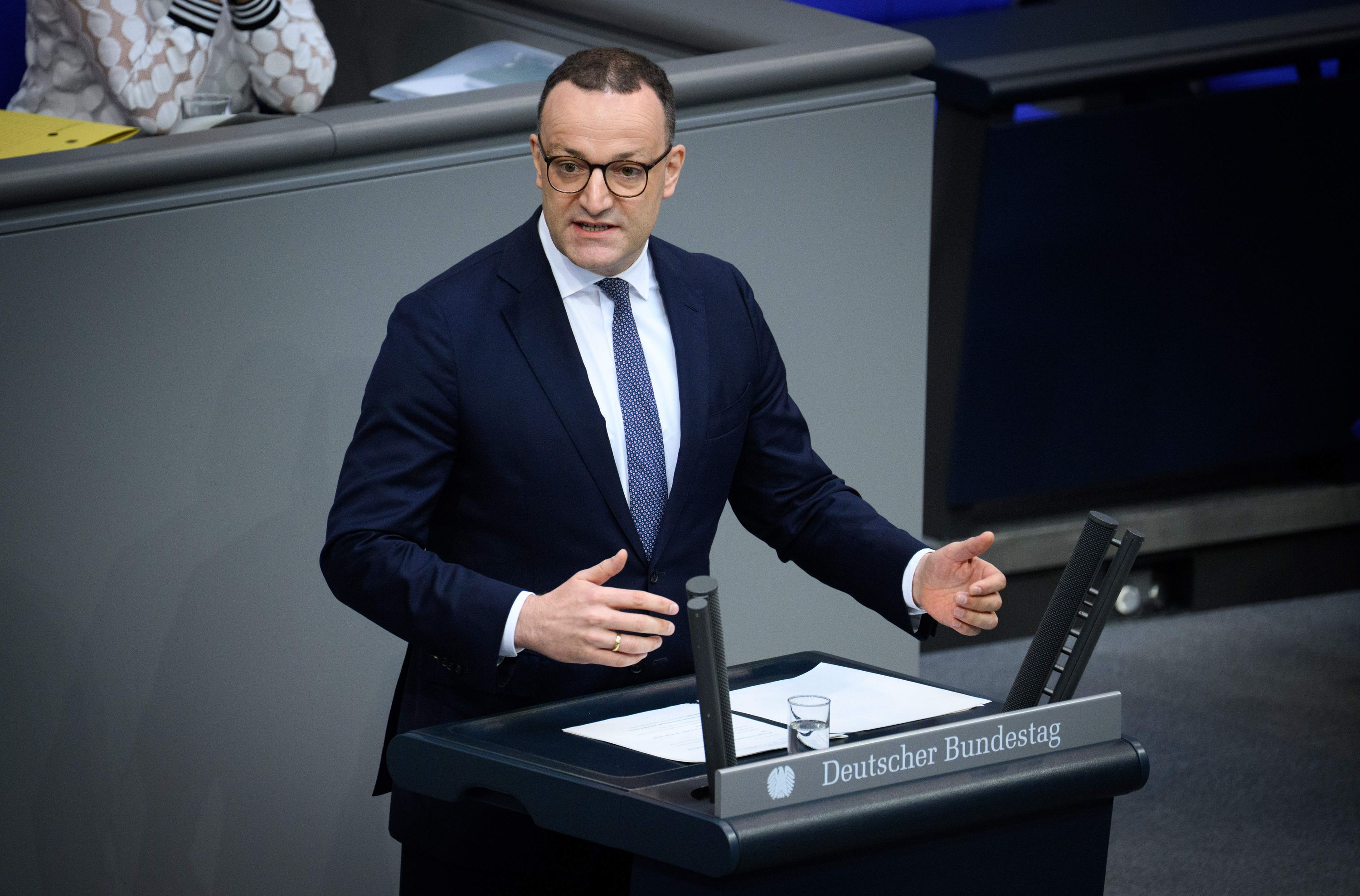 Allemagne : le chef des députés conservateurs démissionne après une polémique sur la GPA