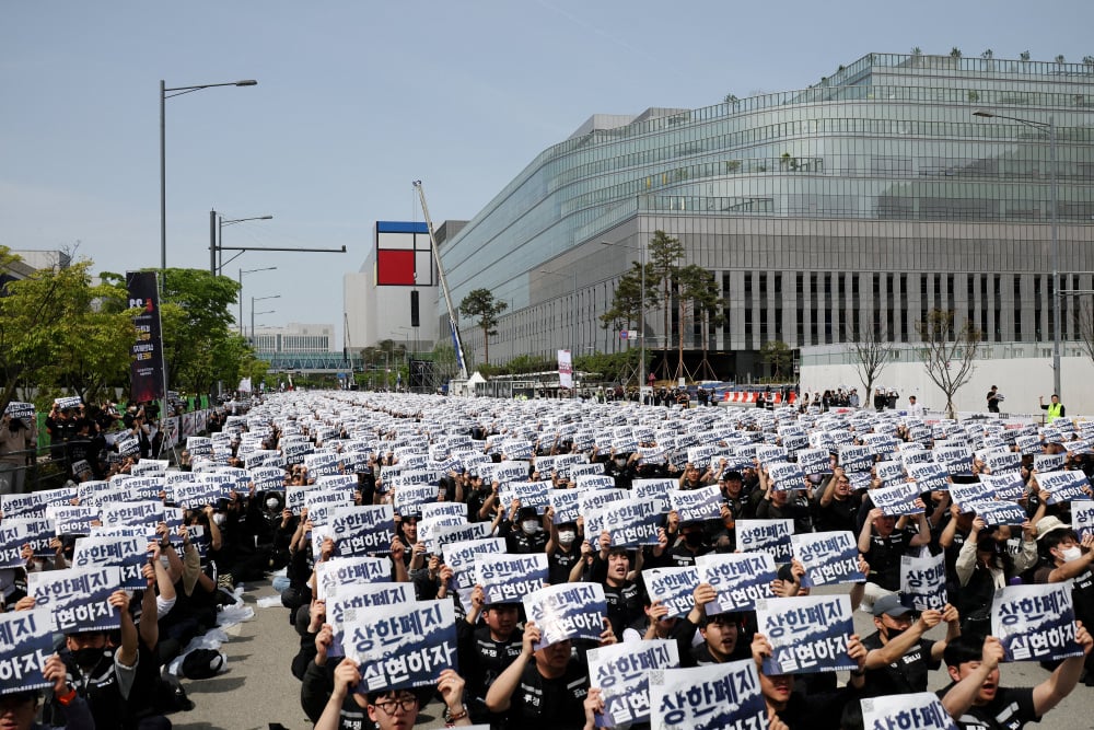 290 000 euros de prime par salarié : Samsung achète la paix sociale à prix  d'or pour sécuriser le boom de l'IA