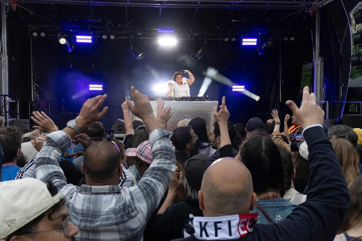Après l'interruption du concert de Barbara Butch à Grenoble, le parquet de Grenoble ouvre une enquête - Yahoo! Actualités