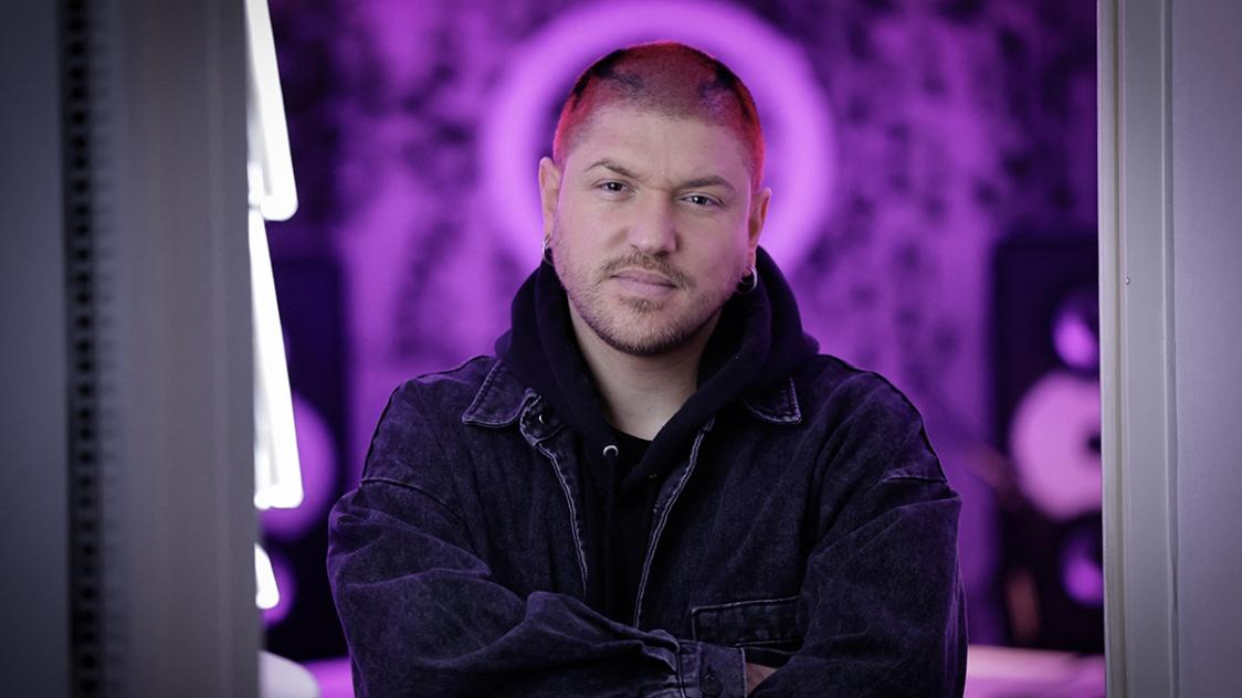 Mon éthique personnelle est incompatible » : le DJ Mosimann annule sa participation à un festival après des accusations de violences sexuelles visant un fondateur, écarté - RTL Info