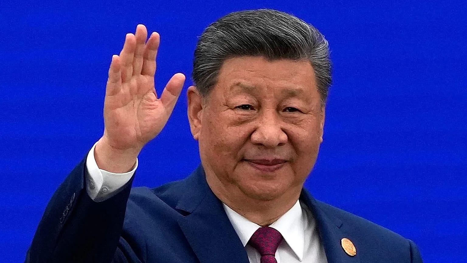 Xi appelle à une coopération mondiale sur l'IA, les restrictions des USA freinant la tech chinoise | Euronews