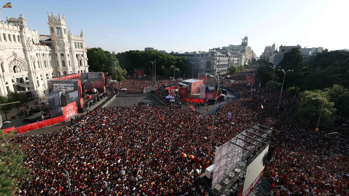 Un million de personnes dans les rues de Madrid pour célébrer le retour de ses héros après le sacre à la Coupe du monde (vidéos et photos) - Le Soir