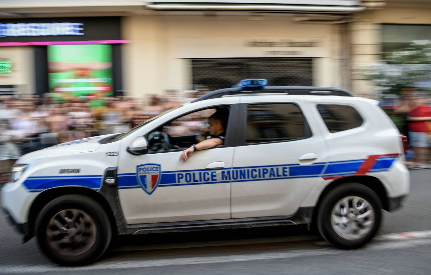 Vaucluse : Un automobiliste tué par un policier municipal après un refus d'obtempérer