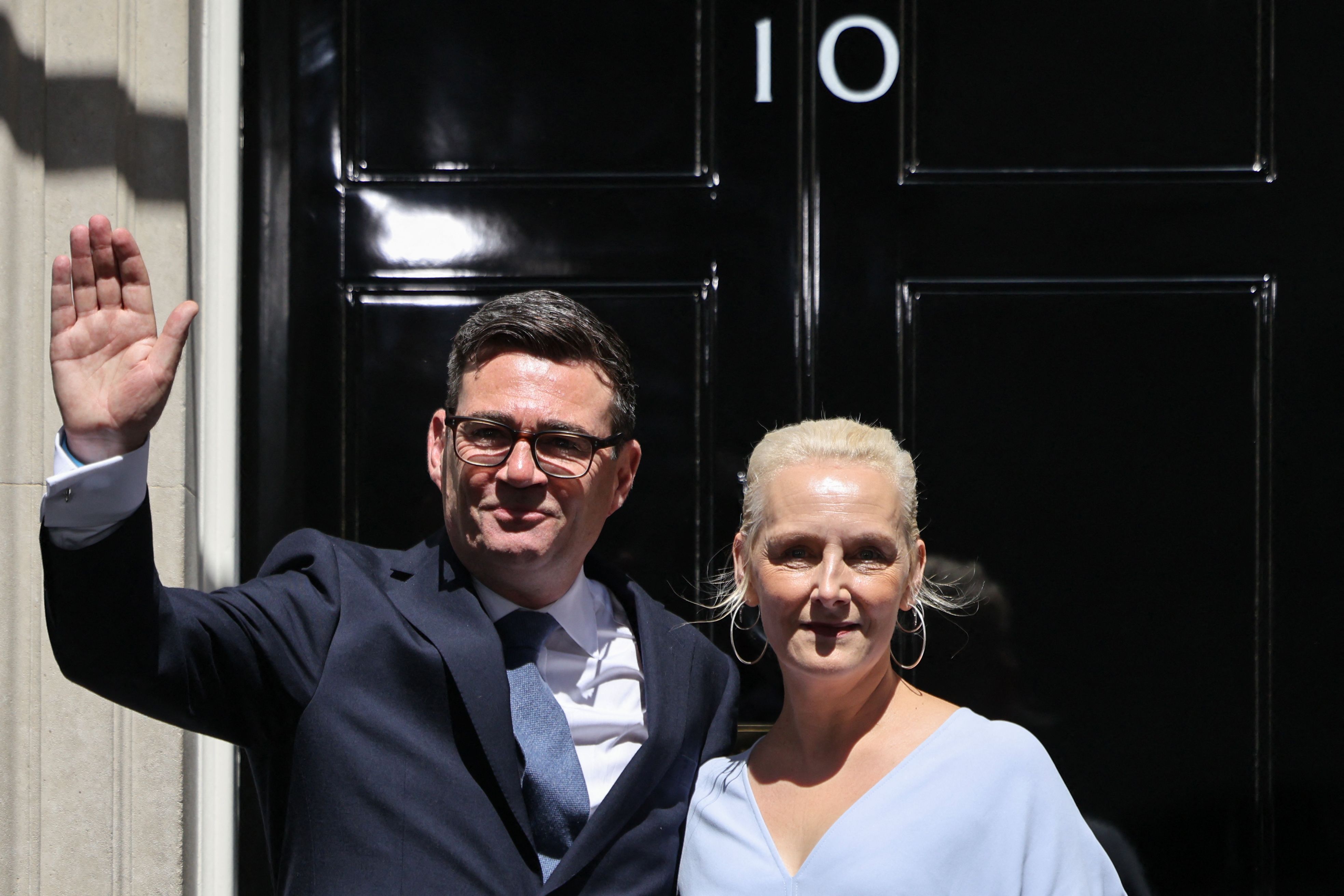 Andy Burnham nomme John Healey aux Finances et recompose son gouvernement