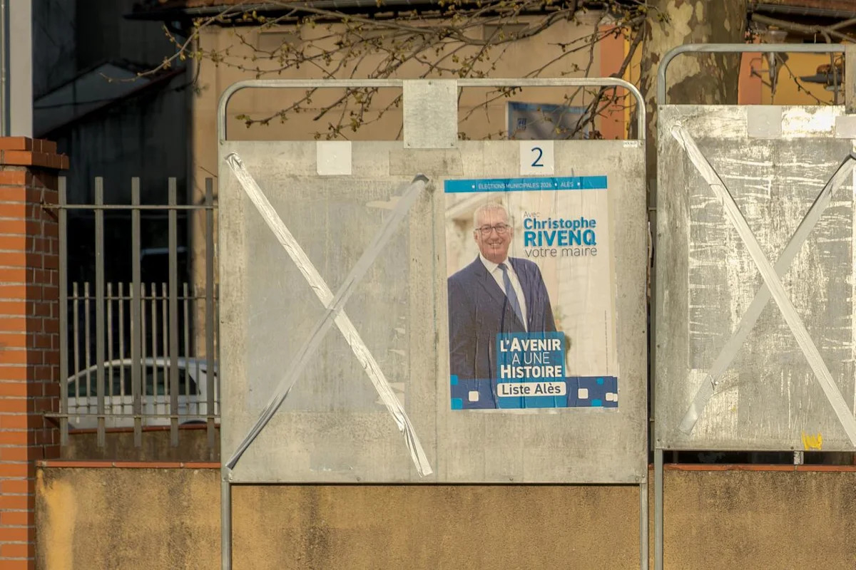 Le maire d'Alès Christophe Rivenq exfiltré de son domicile après des menaces de la DZ Mafia - Yahoo! Actualités