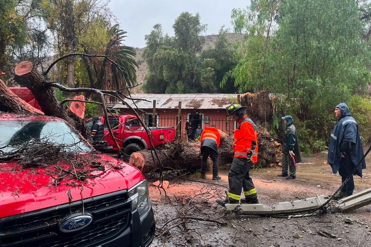 Chili : une violente tempête fait dix morts et laisse 100 000 personnes isolées