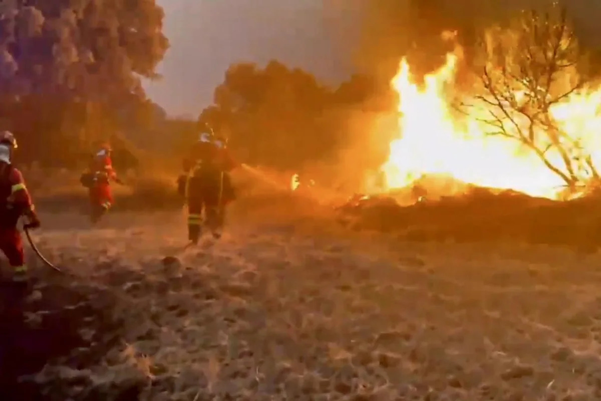 Incendie en Espagne : 13 000 hectares brûlés dans un feu d'ampleur à 100 km au nord de Madrid - Yahoo! Actualités