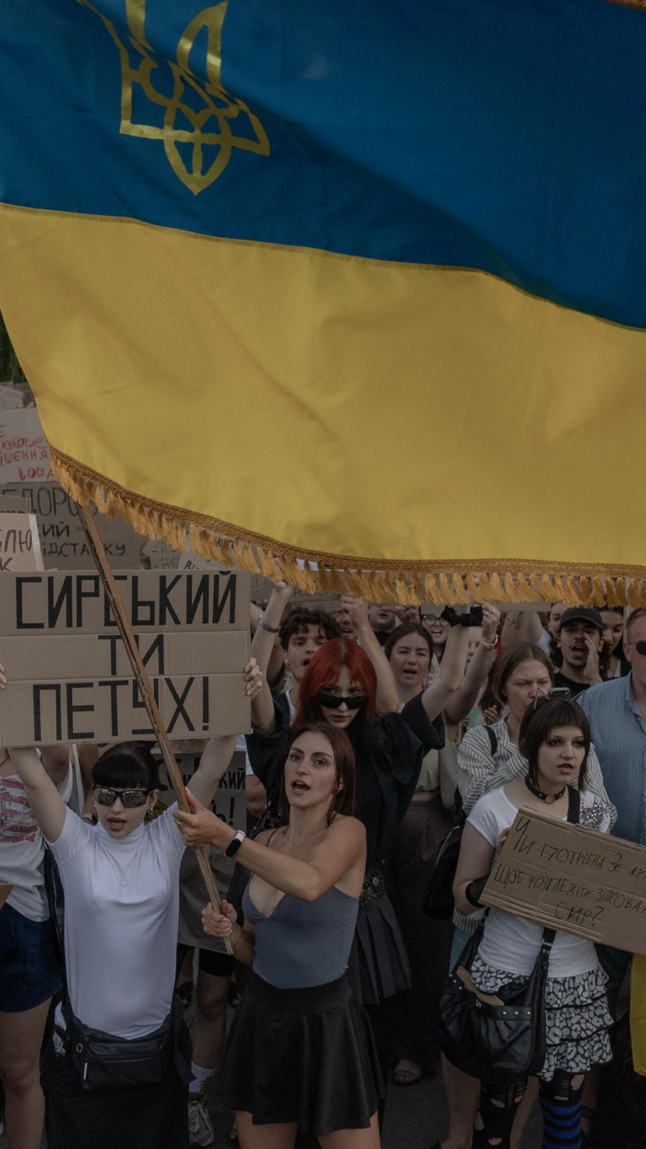 Les Ukrainiens continuent à réclamer le départ du commandant en chef de l'armée et retour de l'ex-ministre de la Défense - RFI