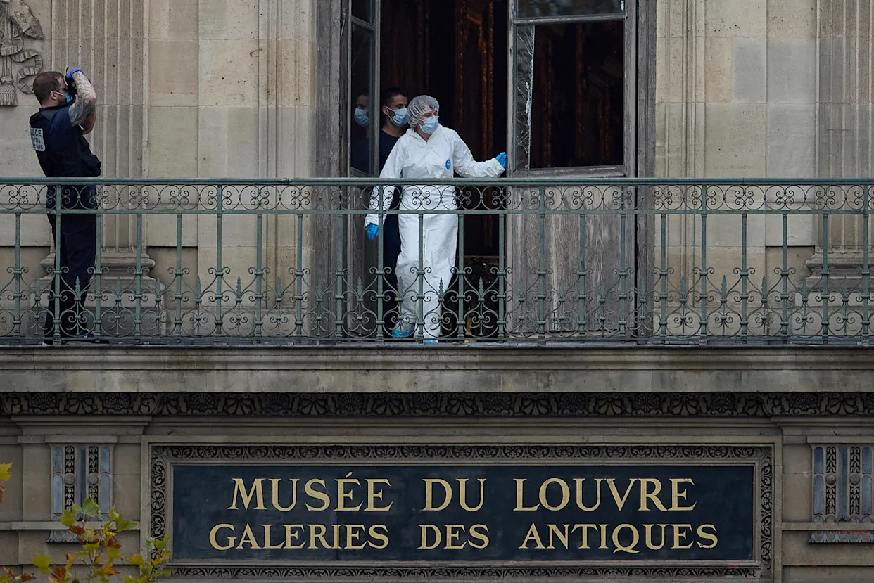 CNN Sets Louvre Jewel Heist Documentary - Yahoo