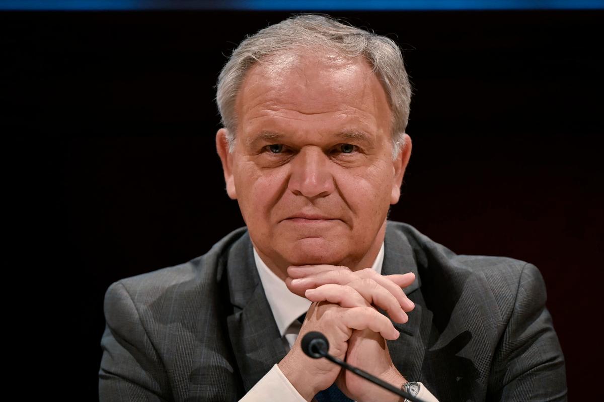 François-Noël Buffet devient officiellement le nouveau Défenseur des droits,  le Parlement a validé sa nomination