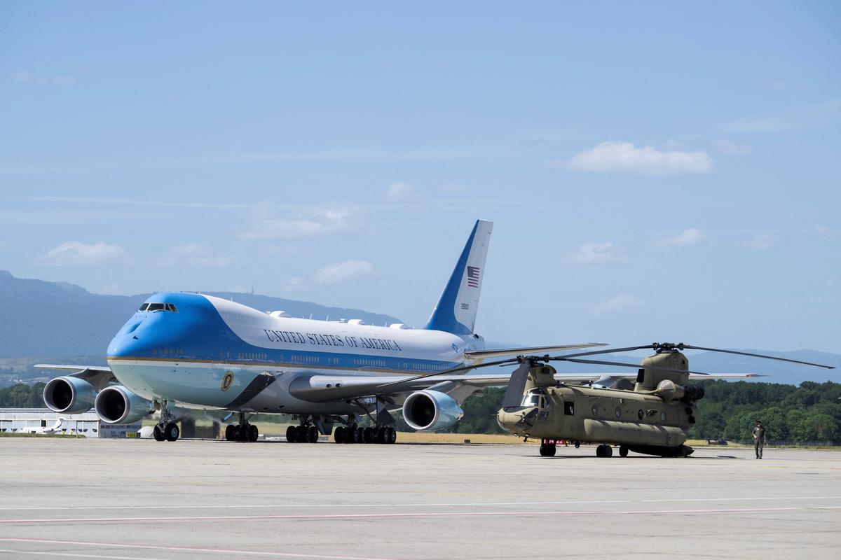 «Bien joué, bon et fidèle serviteur»: les responsables de la Maison-Blanche font leurs adieux à l'un des deux Air Force One
