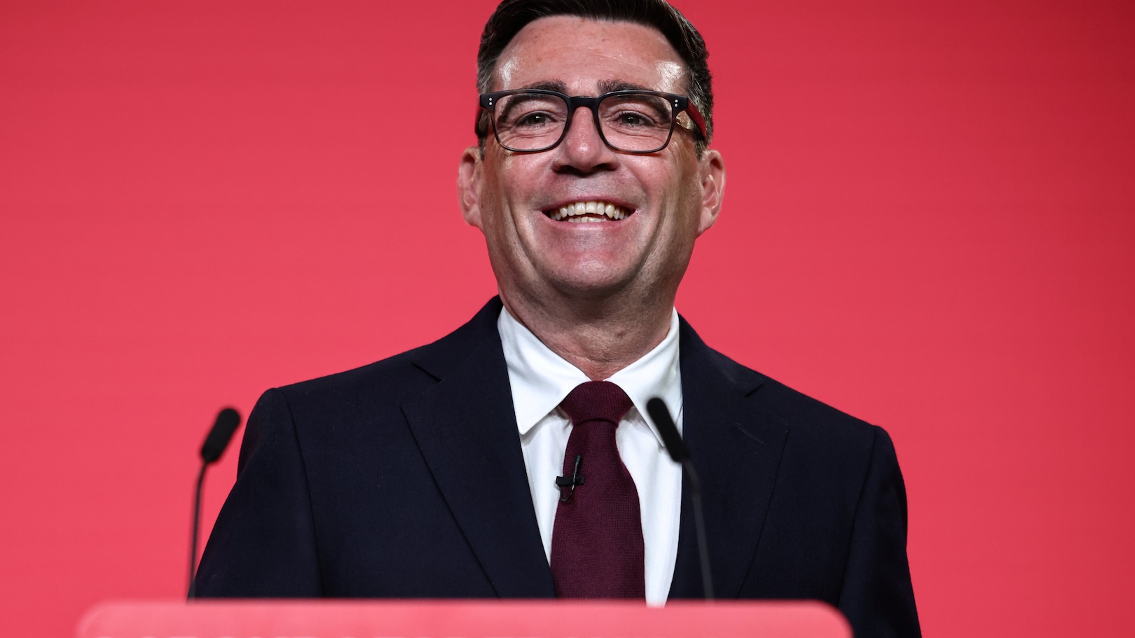 Le nouveau Premier ministre britannique Andy Burnham entend "mettre fin au sans-abrisme"
