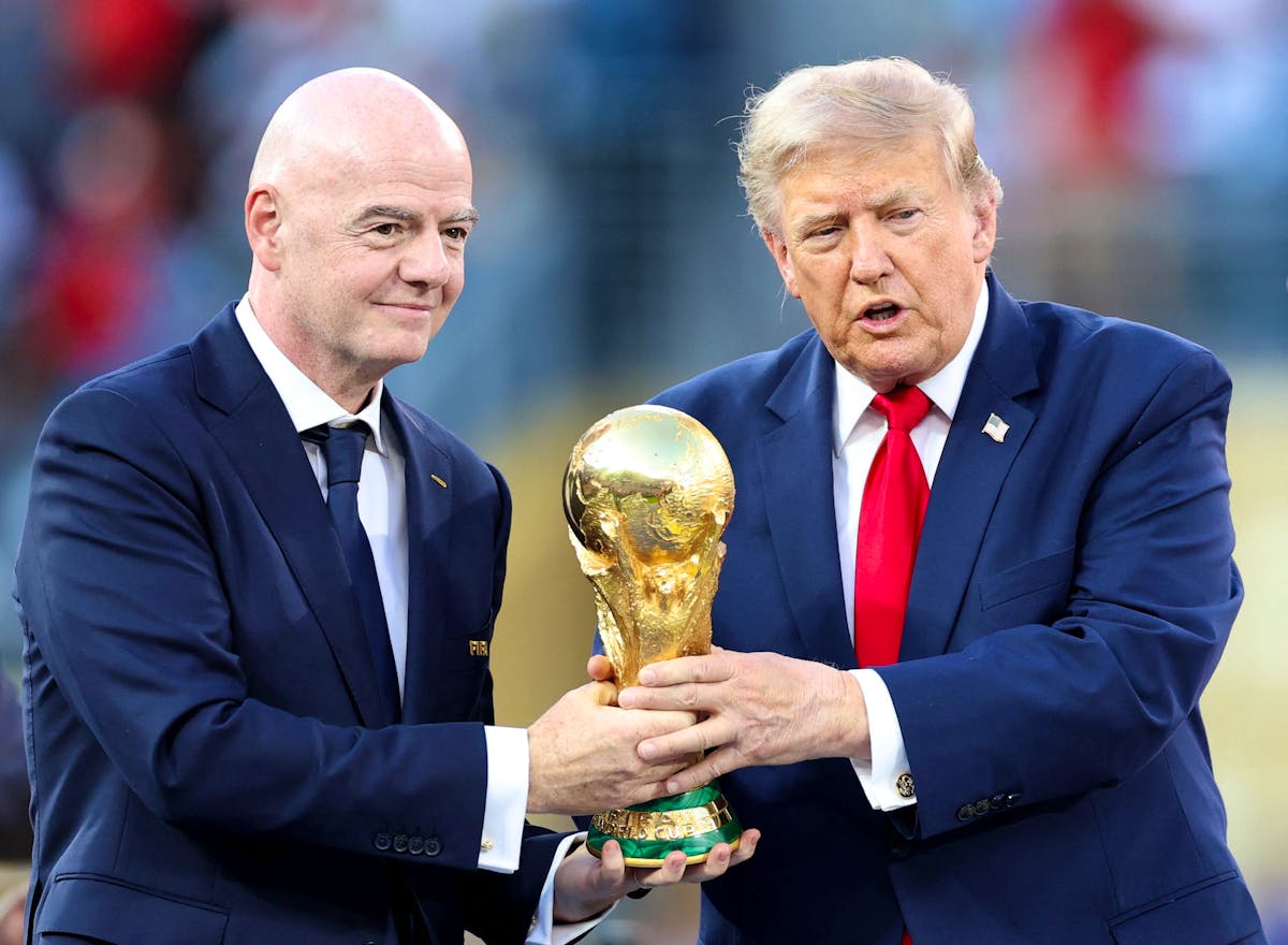 CDM: Trump prend la lumière avec les champions du monde espagnols, malgré les sifflets - 20 minutes