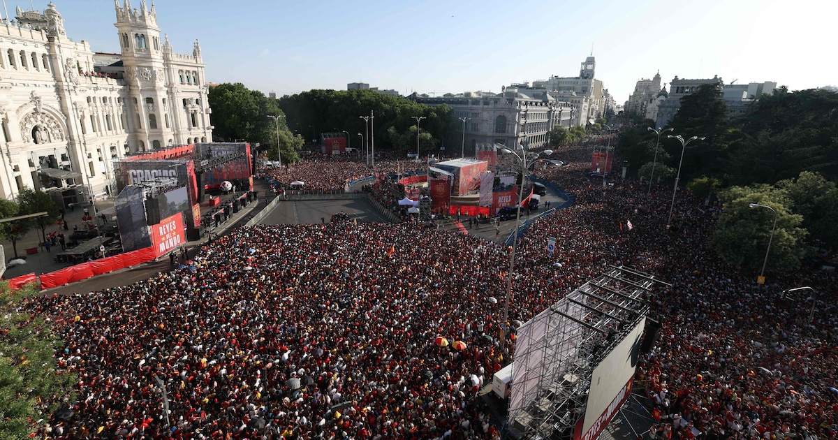 Mondial: les champions du monde défilent dans les rues de Madrid