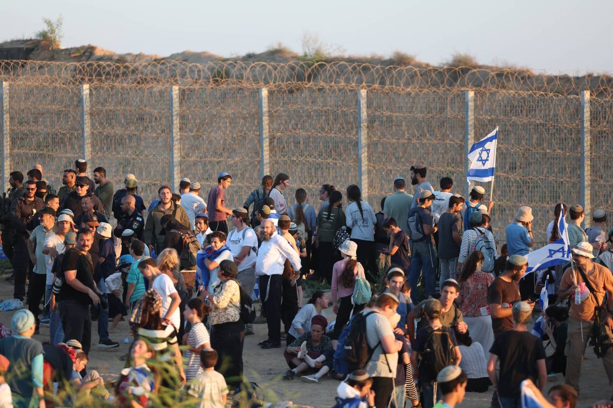 À la frontière de Gaza, des milliers d'Israéliens réclament le retour des colonies, les ministres d'extrême droite en tête - L'Humanité